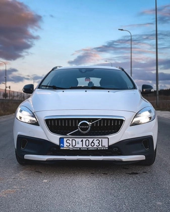 Volvo V40 cena 58500 przebieg: 185000, rok produkcji 2017 z Chęciny małe 596